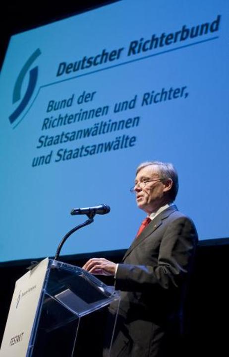 Bundespräsident Horst Köhler während einer Ansprache beim Festakt "100 Jahre Deutscher Richterbund" im Maxim-Gorki-Theater.