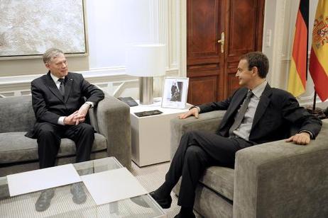 Bundespräsident Horst Köhler (l.) im Gespräch mit José Luis Rodríguez Zapatero, Ministerpräsident Spaniens, im Moncloa-Palast.