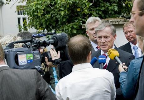 Bundespräsident Horst Köhler gibt ein Interview beim Besuch in der Nationalen Deutschen Anti Doping Agentur (NADA).