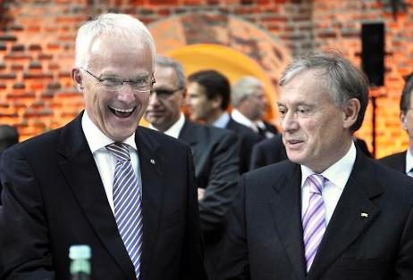 Bundespräsident Horst Köhler (r.) und Jürgen Rüttgers, Ministerpräsident von Nordrhein-Westfalen, auf dessen Empfang, auf Schloss Horst.