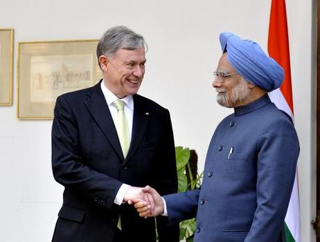 Bundespräsident Horst Köhler wird von Manmohan Singh, Premierminister Indiens, im Gästehaus der indischen Regierung zu einem Gespräch empfangen.