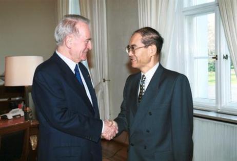 Bundespräsident Rau empfängt Dr. Matsuura ( UNESCO)