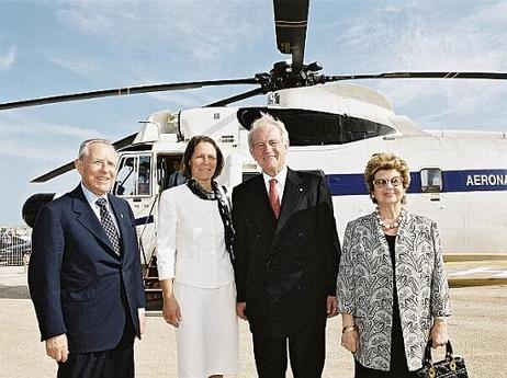 Bundespräsident Dr.Dr.h.c. Johannes Rau und seine Frau Christina Rau gemeinsam mit dem Staatspräsidenten der Italienischen Republik, Carlo Azeglio Ciampi und dessen Frau Franca Pilla Ciampi, nach der Ankunft in Agrigent.