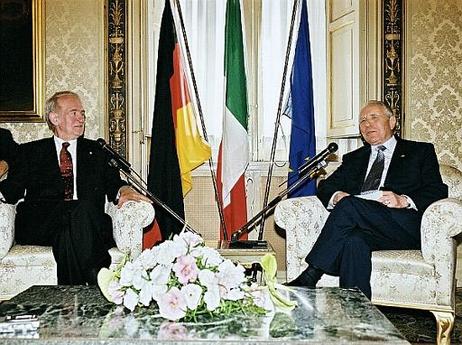 Bundespräsident Dr.Dr.h.c. Johannes Rau im Gespräch mit dem Staatspräsidenten der Italienischen Republik Carlo Azeglio Ciampi.