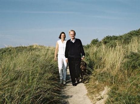 Bundespräsident Johannes Rau, Ehefrau Christina und deren Hund im Urlaub auf Spiekeroog.