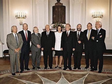 Roland Dumas (Ex-Außenminister der Republik Frankreich), James Baker (Ex-Außenminister der Vereinigten Staaten von Amerika, USA), Lothar de Maiziere (Ex-Regierungschef der ehemaligen DDR), Eduard Schewardnadse (Ex-Außenminister der Union der sozialistisch