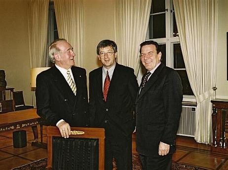 Bundespräsident Dr.Dr.h.c. Johannes Rau empfängt, gemeinsam mit Bundeskanzler Gerhard Schröder, den Ministerpräsidenten von Luxemburg, Jean-Claude Juncker, zu einem Gespräch.