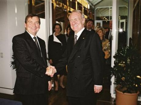 Bundespräsident Rau und Ehefrau auf Staatsbesuch in Australien, PM J. W. Howard, Neil Andrew
