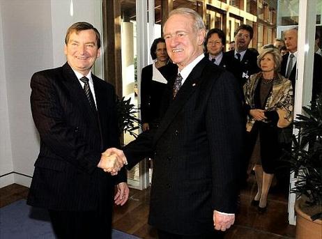 Bundespräsident Dr.Dr.h.c. Johannes Rau trifft den Präsidenten des Australischen Parlaments, Neil Andrew, zu einem Gespräch.