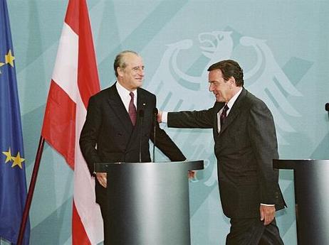 Bundeskanzler Gerhard Schröder bei der gemeinsamen Pressekonferenz mit dem Bundespräsidenten der Republik Österreich, Dr. Thomas Klestil.