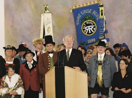 Bundespräsident Rau und Frau Rau empfangen Deutschen Trachtenverband