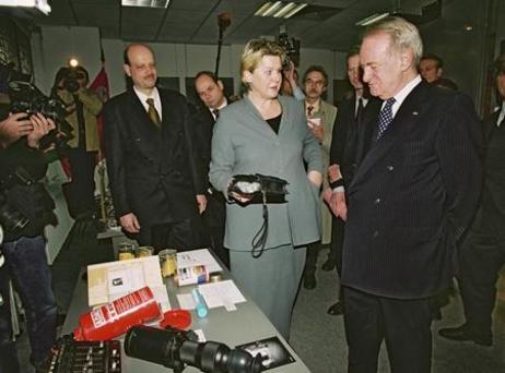 Bundespräsident Rau besucht Stasi-Unterlagenbehörde