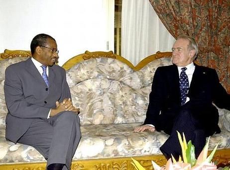 Bundespräsident Dr.Dr.h.c. Johannes Rau im Gespräch mit Mande Sidibe, Premierminister der Republik von Mali.