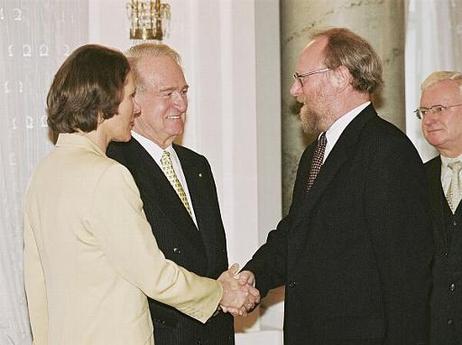 Bundespräsident Dr.Dr.h.c. Johannes Rau und Frau Christina Rau begrüßen den Bundestagspräsidenten, Wolfgang Thierse.