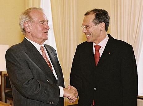 Bundespräsident Dr.Dr.h.c. Johannes Rau empfängt den UN-Sonderbeauftragten für den Kosovo, Michael Steiner, zu einem Gespräch.