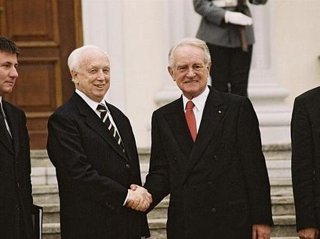Bundespräsident Dr.Dr.h.c. Johannes Rau empfängt den Präsidenten der Republik Ungarn, Dr. Ferenc Mádl.