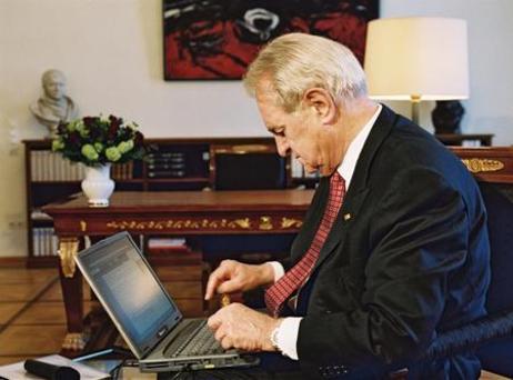 Live-Internet-Chat mit Bundespräsidenten Rau