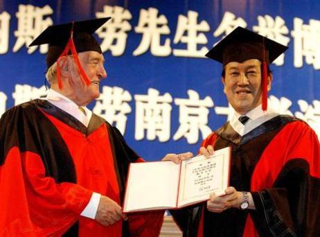 Bundespräsident Rau in China 2003 / Ehrendoktorwürde