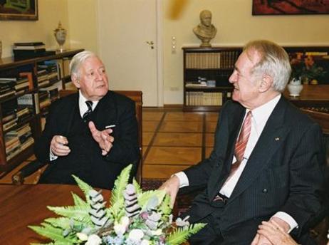 Bundespräsident Johannes Rau und Helmut Schmidt