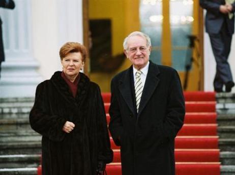Lettische Staatspräsidentin Vike-Freiberga in Berlin 2004:
