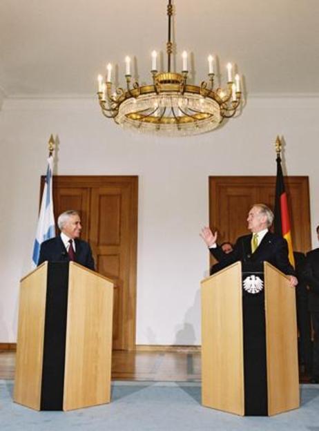 Israelischer Präsident Katsav in Deutschland 2004