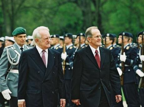 Schweizer Bundespräsident Deiss in Berlin 2004