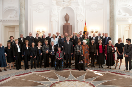 Bundespräsident Christian Wulff mit Bürgerinnen und Bürger bei der Ordensverleihung  