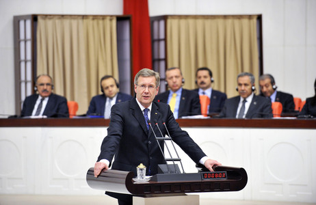 Bundespräsident Christian Wulff hält seine Rede vor den Abgeordneten des türkischen Parlaments in Ankara  