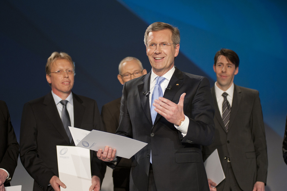 Bundespräsident Christian Wulff mit den Preisträgern des Deutschen Zukunftpreises 2010