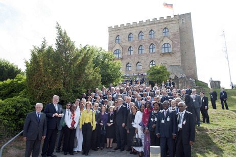 Bundespräsident Christian Wulff mit der Delegation im Hambacher Schloss