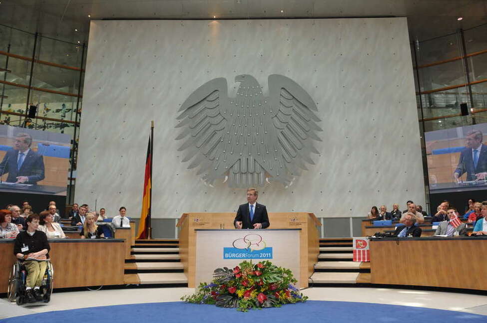 Abschlussveranstaltung zum Bürgerforum 2011 in Bonn - Bundespräsident Christian Wulff bei seiner Rede im Plenarsaal des alten Bundestages