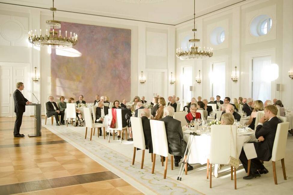 Abendessen für die Mitglieder des Ordens Pour le mérite in Schloss Bellevue - Bundespräsident Christian Wulff bei seiner Ansprache im großen Saal