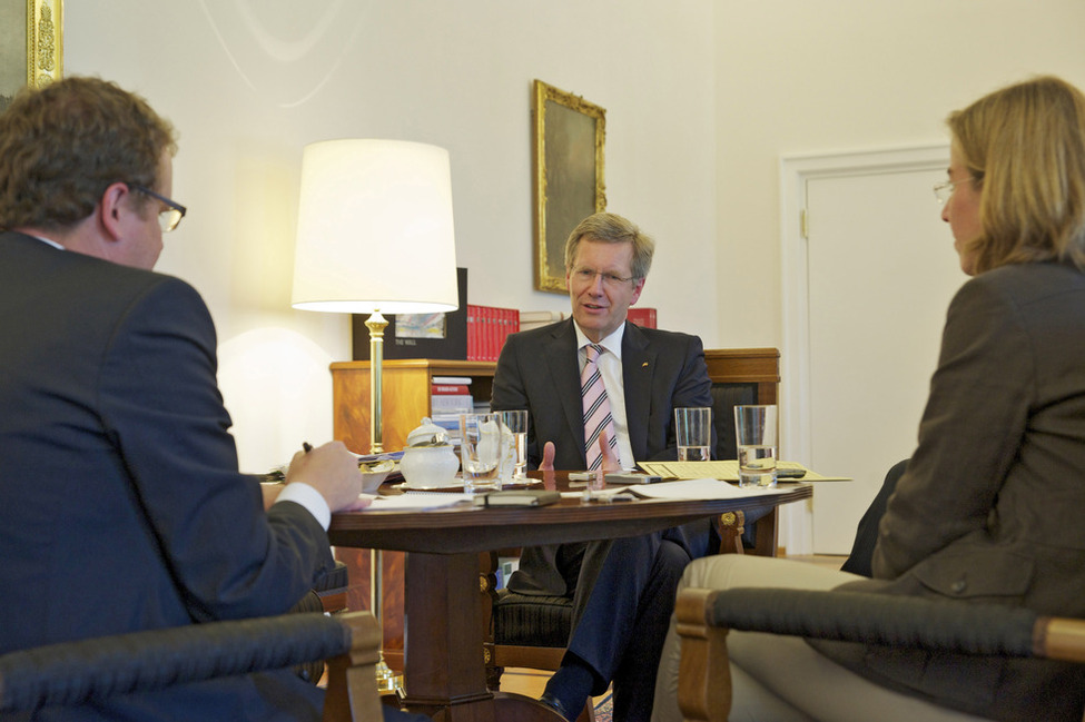 Bundespräsident Christian Wulff während des Interviews in seinem Amtszimmer in Schloss Bellevue