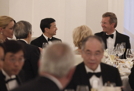 Abendessen zu Ehren des japanischen Kronprinzen in Schloss Bellevue - Bundespräsident Christian Wulff und Seine Kaiserliche Hoheit Kronprinz Naruhito beim Abendessen