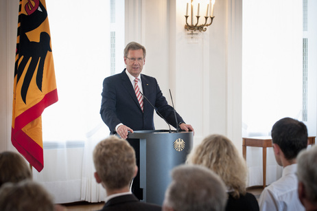 Verleihung des Verdienstordens an junge Ehrenamtliche in Schloss Bellevue - Bundespräsident Christian Wulff bei seiner Rede zur Verleihung