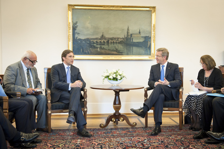 Gespräch mit dem Ministerpräsidenten Portugals in Schloss Bellevue - Bundespräsident Christian Wulff empfängt den Ministerpräsidenten der Portugiesischen Republik, Pedro Passos Coelho, in seinem Amtszimmer