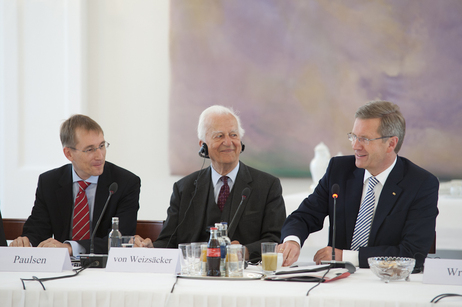 Bundespräsident Christian Wulff und Bundespräsident a.D. Richard von Weizsäcker im Großen Saal