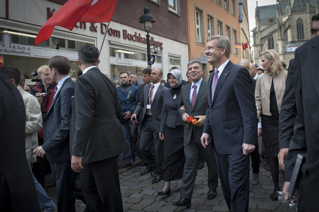 Bundespräsident Christian Wulff und der türkische Präsident Abdullah Gül beim Stadtrundgang in Osnabrück