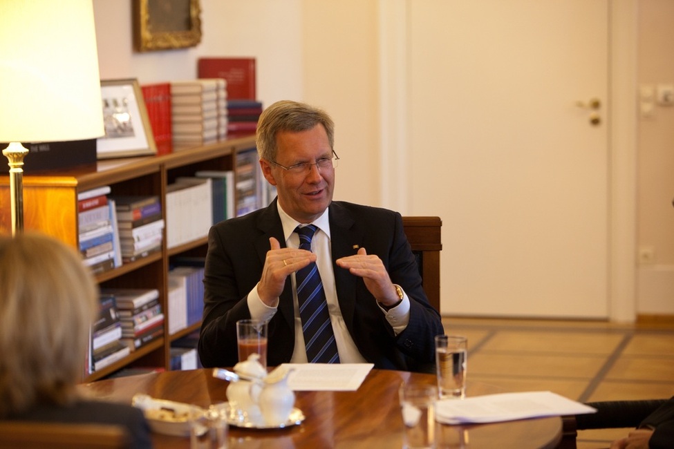 Bundespräsident Christian Wulff im Gespräch mit dem japanischen Wirtschaftsmagazin Nikkei