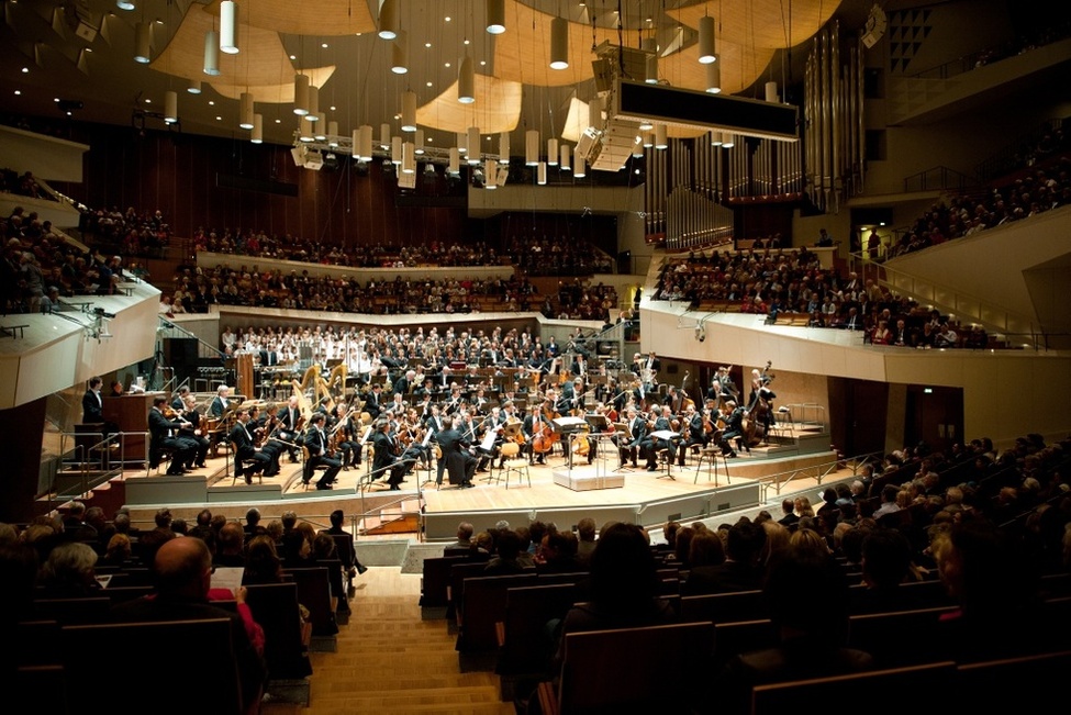 Uraufführung der Weltethos-Symphonie der Stiftung Weltethos in der Berliner Philharmonie