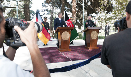 Bundespräsident Christian Wulff mit dem afghanischen Präsidenten Hamid Karsai bei der Pressekonferenz