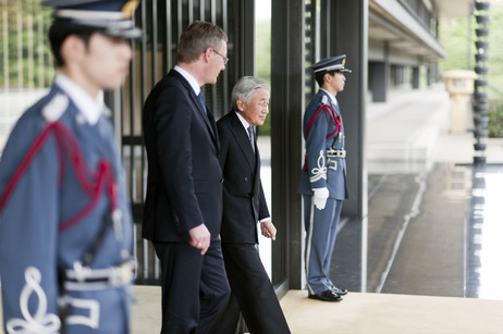 Bundespräsident Christian Wulff mit dem japanischen Kaiser Akihito im Kaiserlichen Palast in Tokio