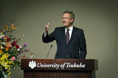 Bundespräsident Christian Wulff in der Universität Tsukuba am Rednerpult