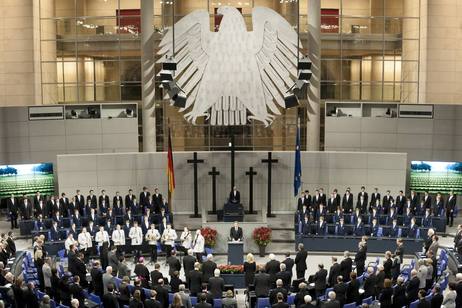 Bundespräsident Christian Wulff spricht das traditionelle Totengedenken im Plenarsaal des Deutschen Bundestages