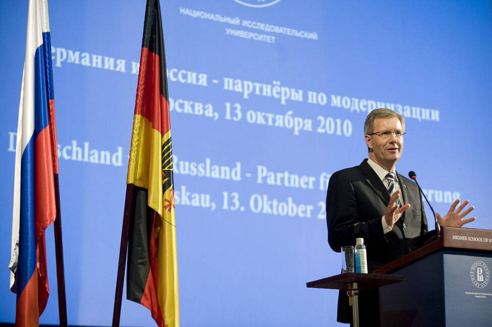 Bundespräsident Christian Wulff hält seine Rede zum Thema Deutschland und Russland - Partner für Modernisierung vor deutschen und russischen Studenten in der Higher School of Economics in Moskau