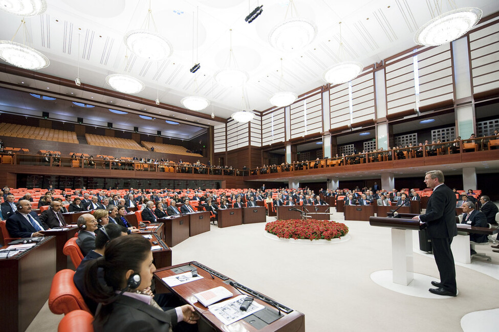 Bundespräsident Christian Wulff hält seine Rede vor den Abgeordneten des türkischen Parlaments in Ankara 