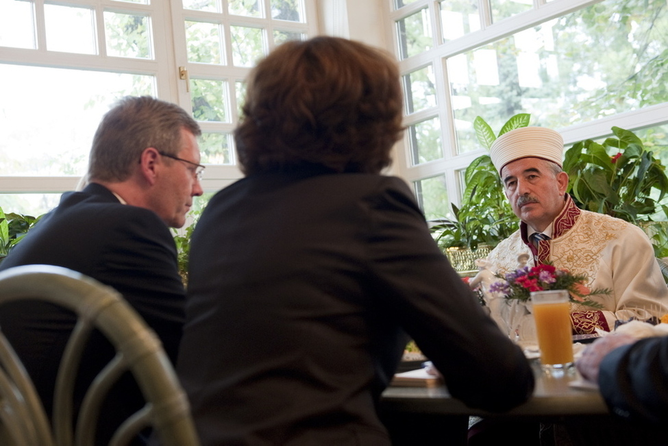 Bundespräsident Christian Wulff im Gespräch mit dem Vorsitzenden der Türkischen Religionsbehörde (Diyanet), Prof. Ali Bardakoğlu 