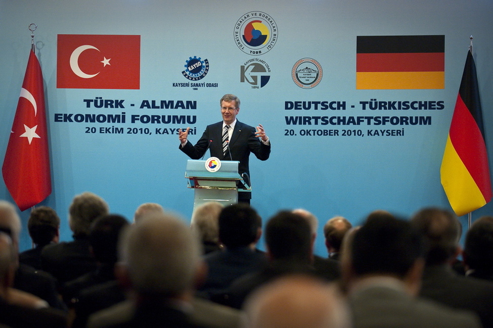 Bundespräsident Christian Wulff hält eine Ansprache beim Deutsch-Türkischen Wirtschaftsforum in Kayseri  