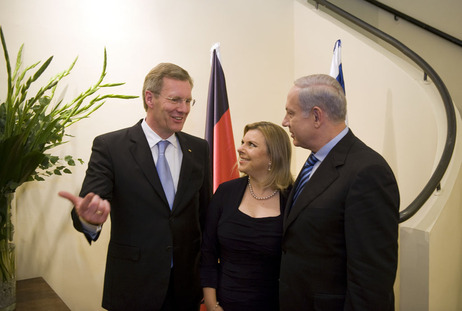 Bundespräsident Christian Wulff mit dem Ministerpräsidenten des Staates Israel, Herrn Benjamin Netanyahu, und dessen Frau Sara Netanyahu