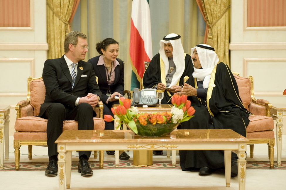 Bundespräsident Christian Wulff im Gespräch mit dem kuwaitischen Emir, Scheich Sabah Al-Ahmad Al-Sabah, im Bayan-Palast